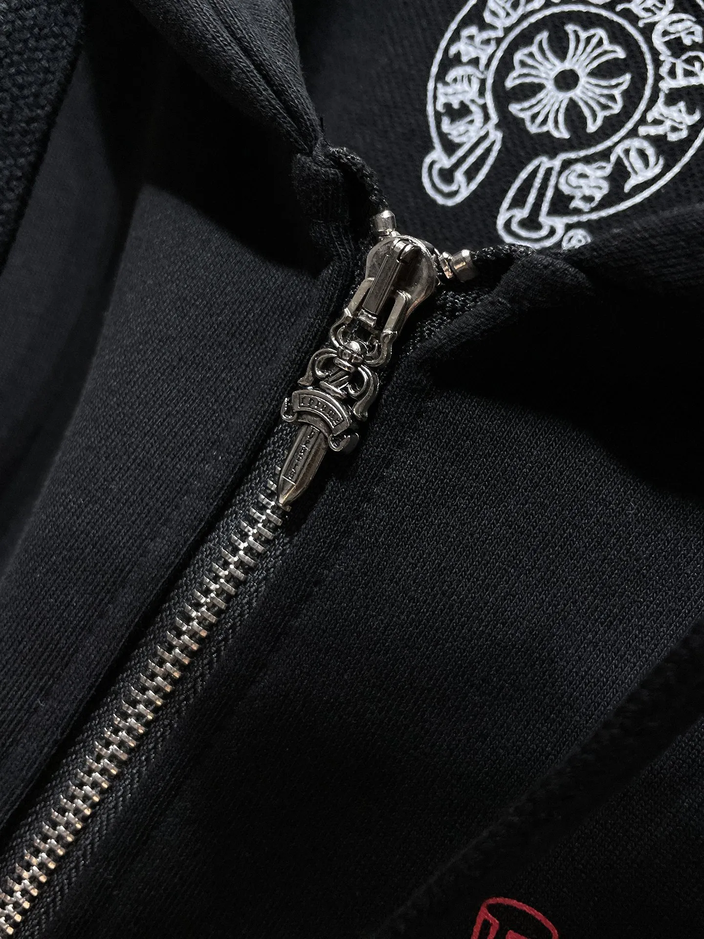 Q22—P230 -Chrome Hearts/Chrome Hearts printed zipper sweatshirt cardigan jacket -420 grams of high-density, high-quality wool, soft, delicate and skin-friendly, soft and silky to the touch, warm and skin-friendly -The hardware and zipper accessories are all customized and full of details -Colour: black -Size: S M L XL